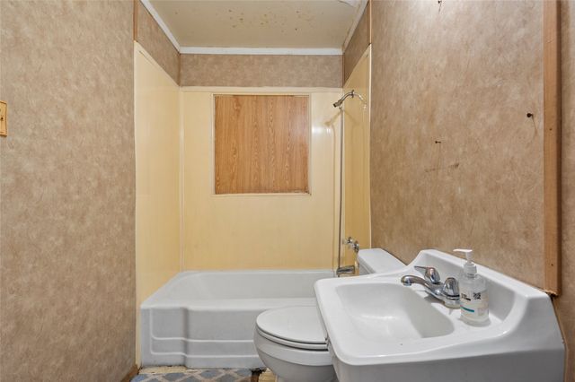 2520 Briarwood Lane, Bellmead, TX 76705