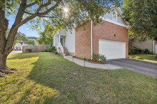 2001 Lassiter Dr, Goodlettsville, TN 37072