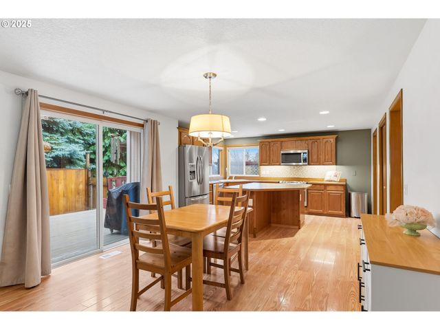 786 Ne EDGEHILL Dr, Estacada, OR 97023