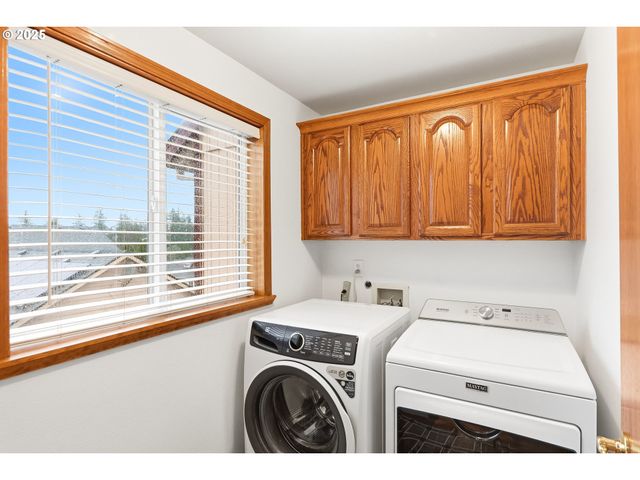 786 Ne EDGEHILL Dr, Estacada, OR 97023