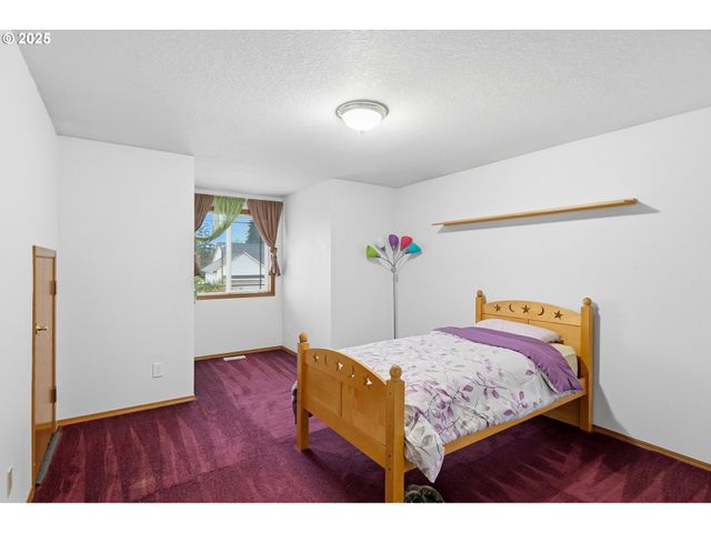 786 Ne EDGEHILL Dr, Estacada, OR 97023