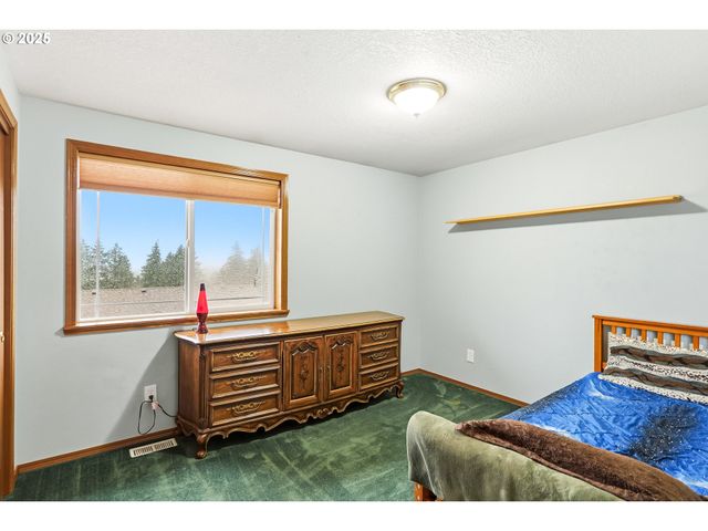 786 Ne EDGEHILL Dr, Estacada, OR 97023