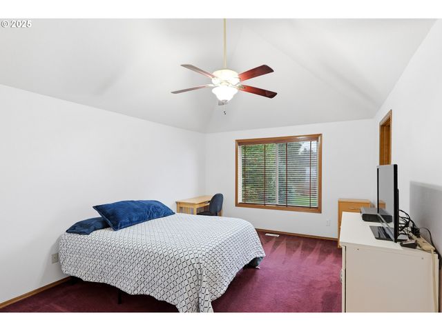 786 Ne EDGEHILL Dr, Estacada, OR 97023