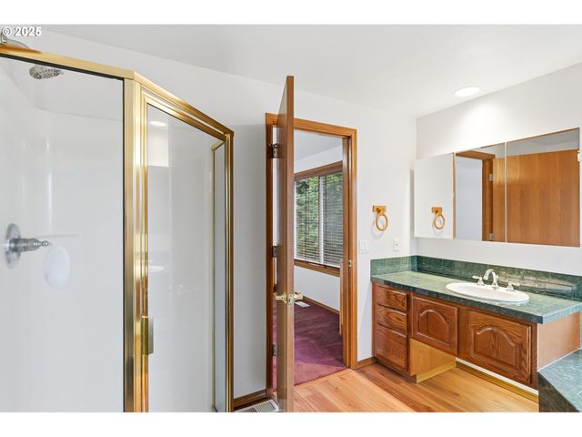 786 Ne EDGEHILL Dr, Estacada, OR 97023