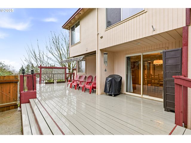 786 Ne EDGEHILL Dr, Estacada, OR 97023