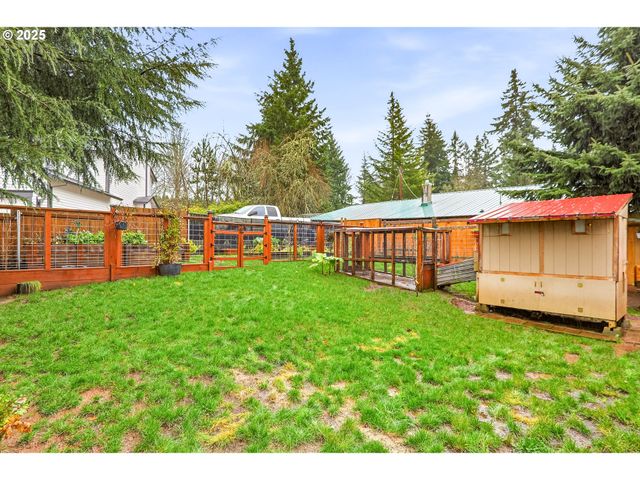 786 Ne EDGEHILL Dr, Estacada, OR 97023