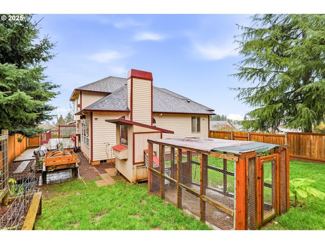 786 Ne EDGEHILL Dr, Estacada, OR 97023