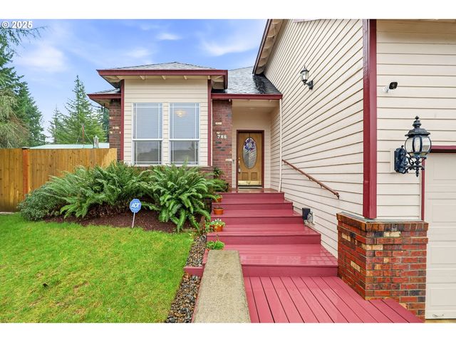 786 Ne EDGEHILL Dr, Estacada, OR 97023