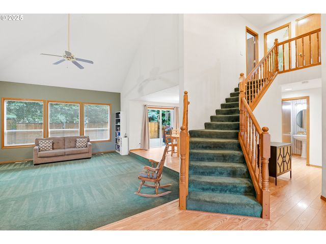 786 Ne EDGEHILL Dr, Estacada, OR 97023