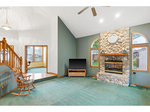 786 Ne EDGEHILL Dr, Estacada, OR 97023