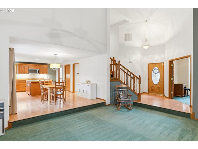 786 Ne EDGEHILL Dr, Estacada, OR 97023