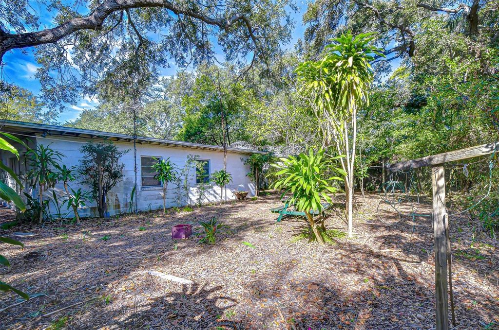 Image 14 of property listing at 3008 S EMERSON STREET, Tampa, FL 33629