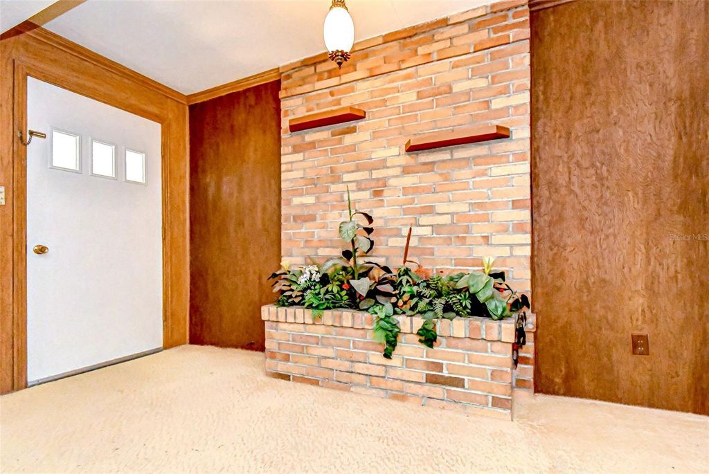 Image 15 of property listing at 3008 S EMERSON STREET, Tampa, FL 33629