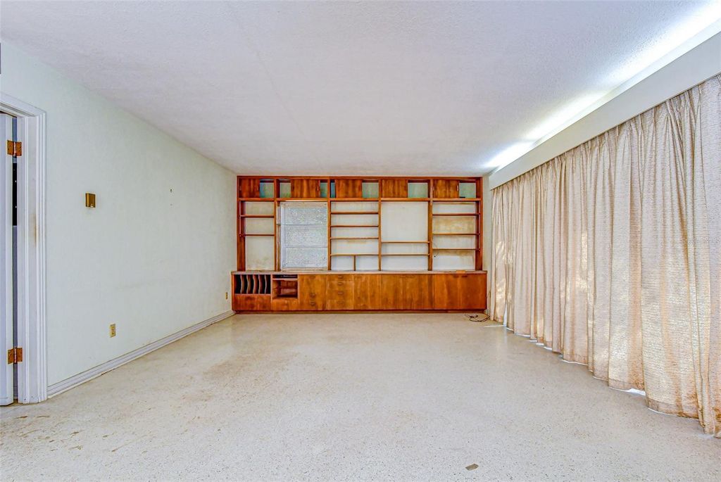 Image 18 of property listing at 3008 S EMERSON STREET, Tampa, FL 33629