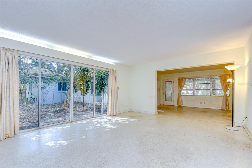 Image 19 of property listing at 3008 S EMERSON STREET, Tampa, FL 33629