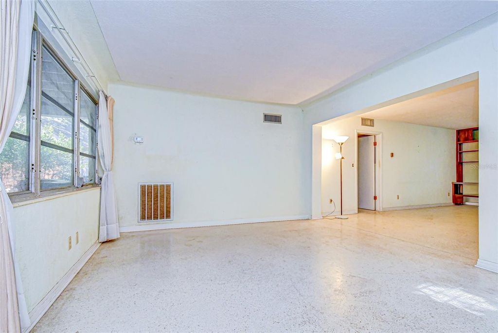 Image 20 of property listing at 3008 S EMERSON STREET, Tampa, FL 33629