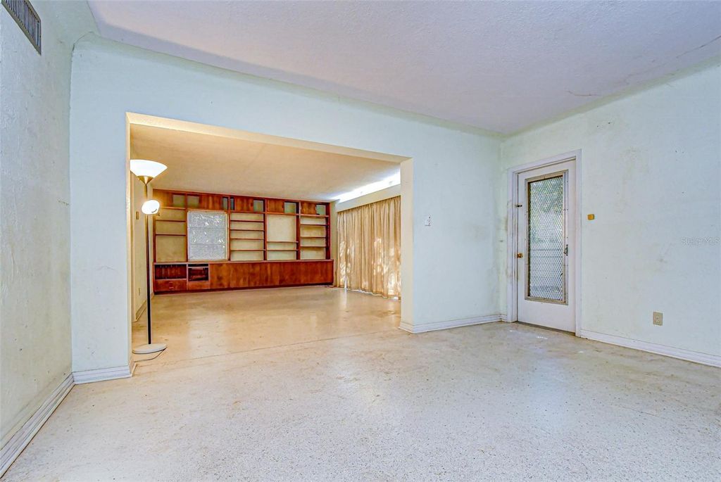 Image 21 of property listing at 3008 S EMERSON STREET, Tampa, FL 33629