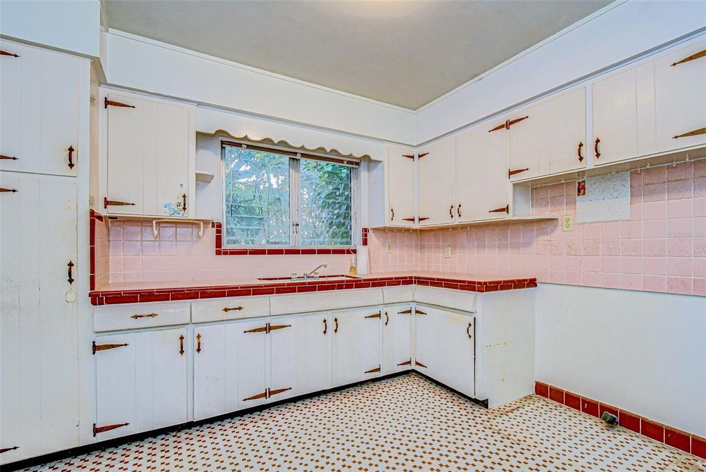 Image 22 of property listing at 3008 S EMERSON STREET, Tampa, FL 33629