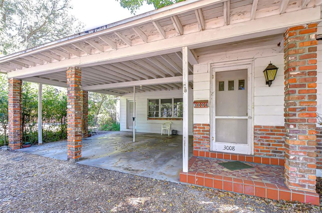 Image 9 of property listing at 3008 S EMERSON STREET, Tampa, FL 33629