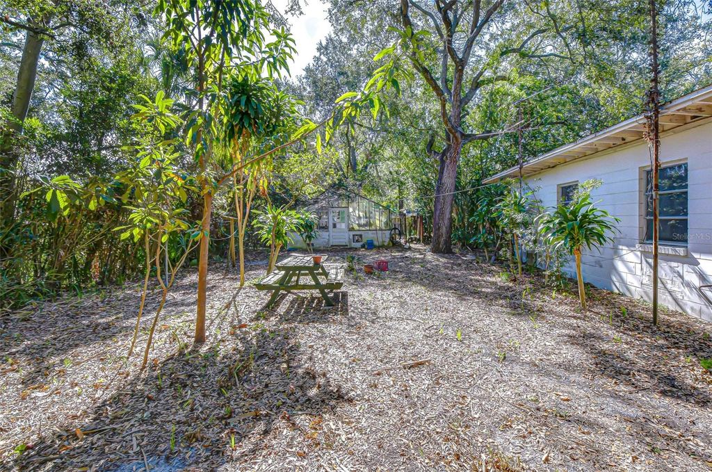 Image 10 of property listing at 3008 S EMERSON STREET, Tampa, FL 33629