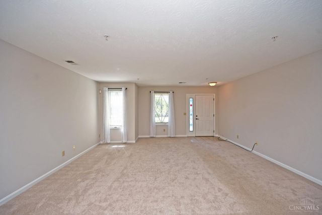 228 Edinburgh Lane, Springdale, OH 45246