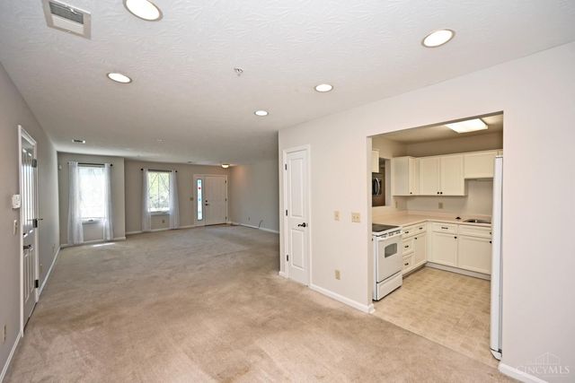 228 Edinburgh Lane, Springdale, OH 45246