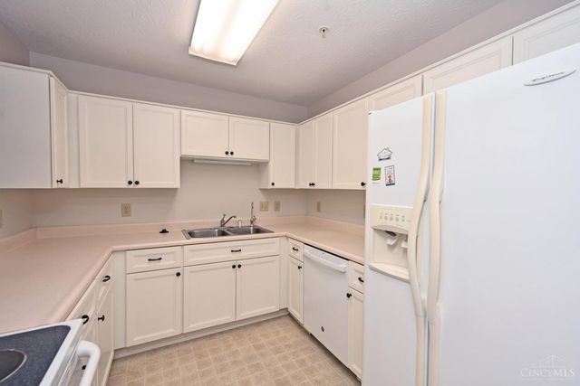 228 Edinburgh Lane, Springdale, OH 45246