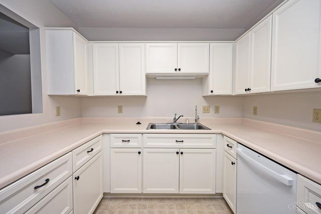 228 Edinburgh Lane, Springdale, OH 45246