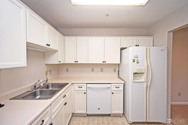 228 Edinburgh Lane, Springdale, OH 45246