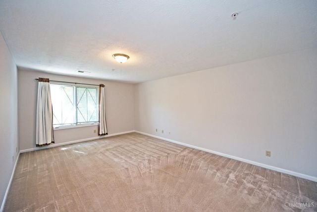 228 Edinburgh Lane, Springdale, OH 45246