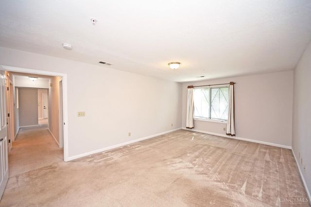 228 Edinburgh Lane, Springdale, OH 45246