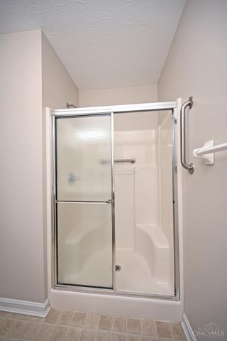 228 Edinburgh Lane, Springdale, OH 45246