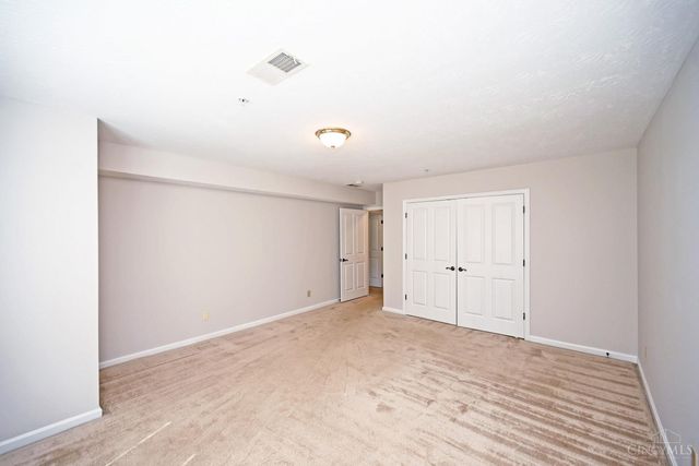 228 Edinburgh Lane, Springdale, OH 45246