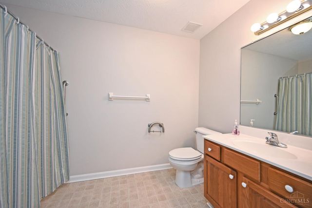 228 Edinburgh Lane, Springdale, OH 45246