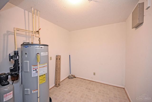 228 Edinburgh Lane, Springdale, OH 45246