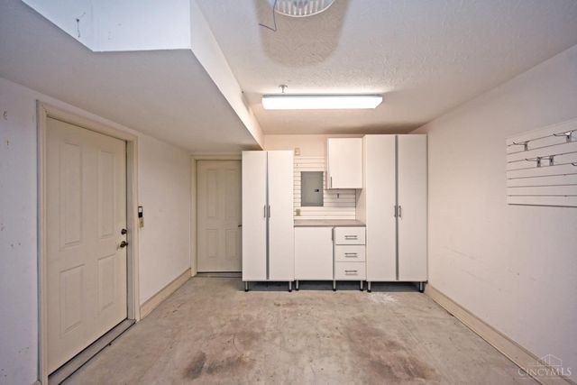 228 Edinburgh Lane, Springdale, OH 45246