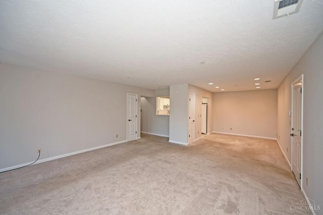 228 Edinburgh Lane, Springdale, OH 45246