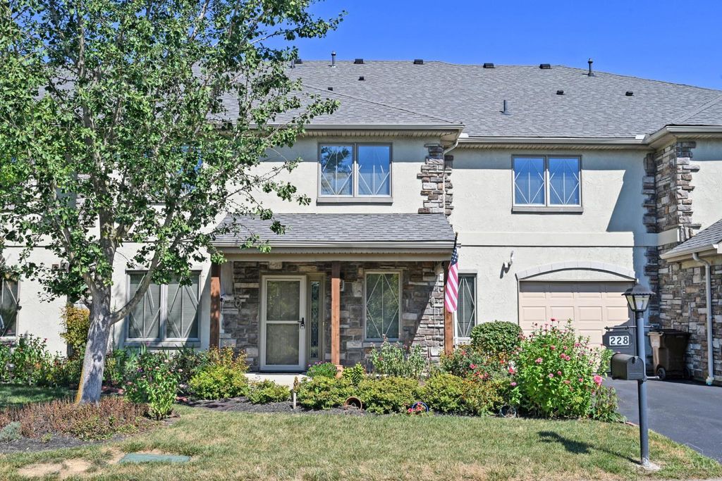 228 Edinburgh Lane, Springdale, OH 45246