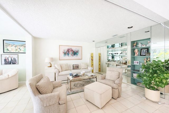 35 Brentwood Drive, Boynton Beach, FL 33436