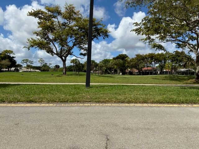 35 Brentwood Drive, Boynton Beach, FL 33436