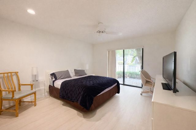 35 Brentwood Drive, Boynton Beach, FL 33436