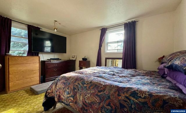 1018 7th St NW, Salem, OR 97304