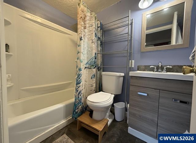 1018 7th St NW, Salem, OR 97304