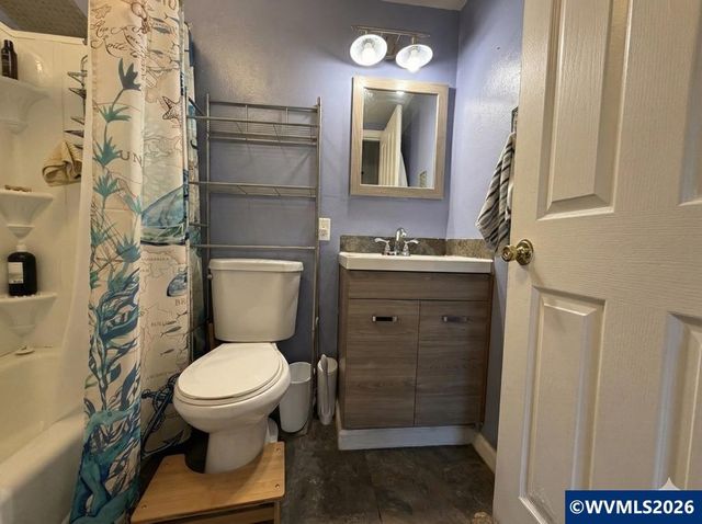 1018 7th St NW, Salem, OR 97304