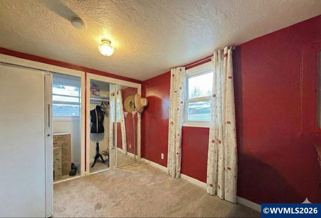 1018 7th St NW, Salem, OR 97304