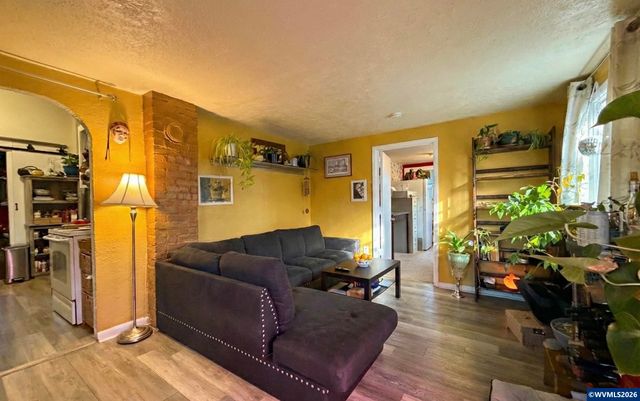 1018 7th St NW, Salem, OR 97304