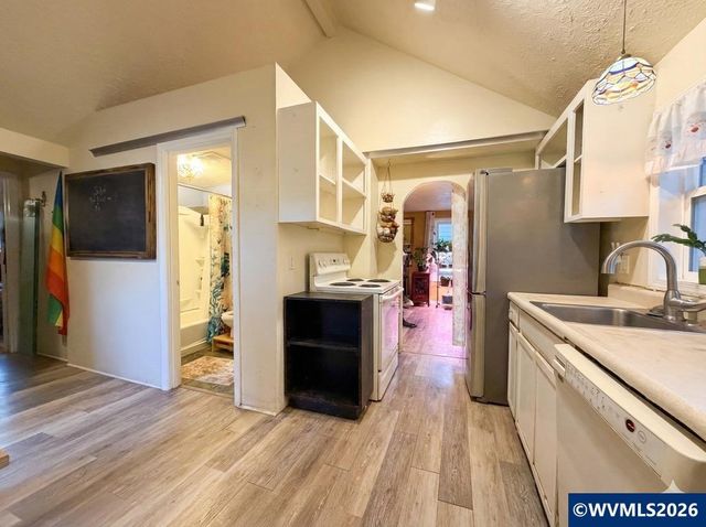 1018 7th St NW, Salem, OR 97304