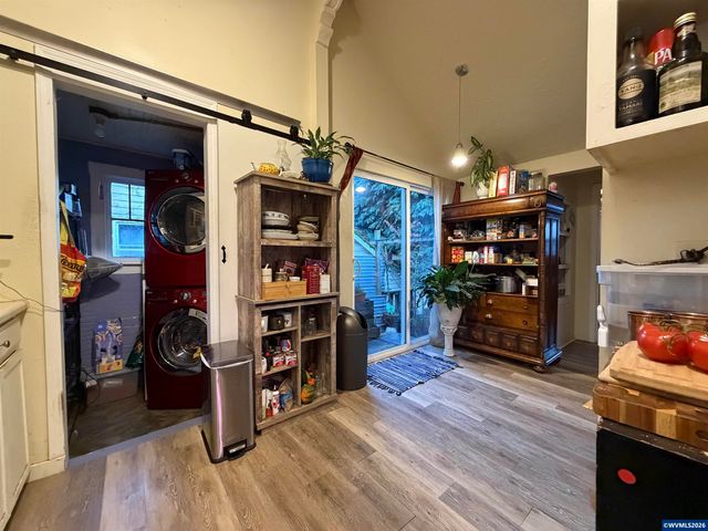 1018 7th St NW, Salem, OR 97304