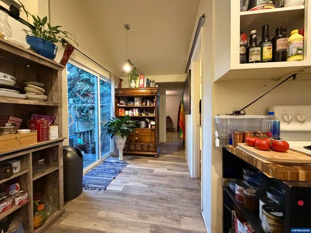 1018 7th St NW, Salem, OR 97304