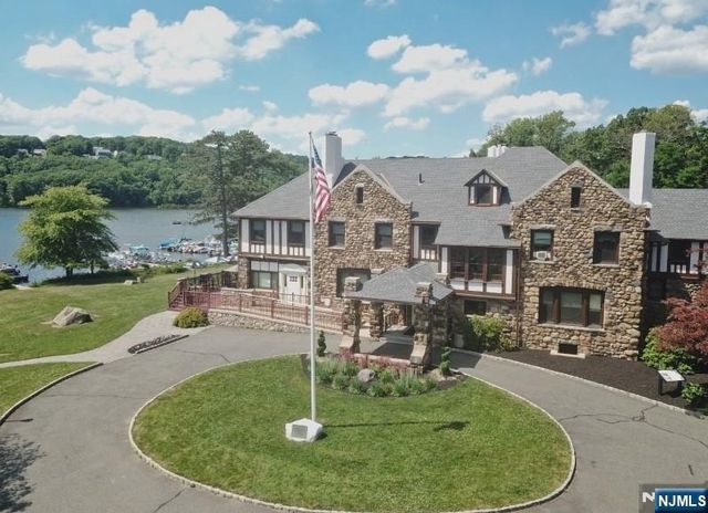 38 Seneca Avenue, Rockaway Township, NJ 07866